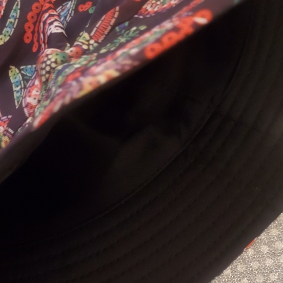 🎉Black Multi Paisley Print Bucket Hat - Picture 2 of 3